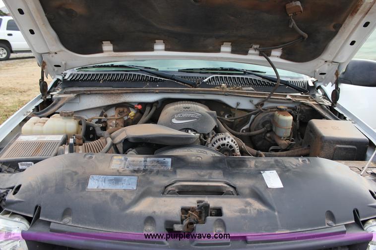 image for item J2330 2002 Chevrolet Silverado 1500 Ext. Cab pickup truck