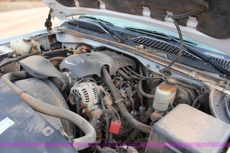 image for item J2330 2002 Chevrolet Silverado 1500 Ext. Cab pickup truck