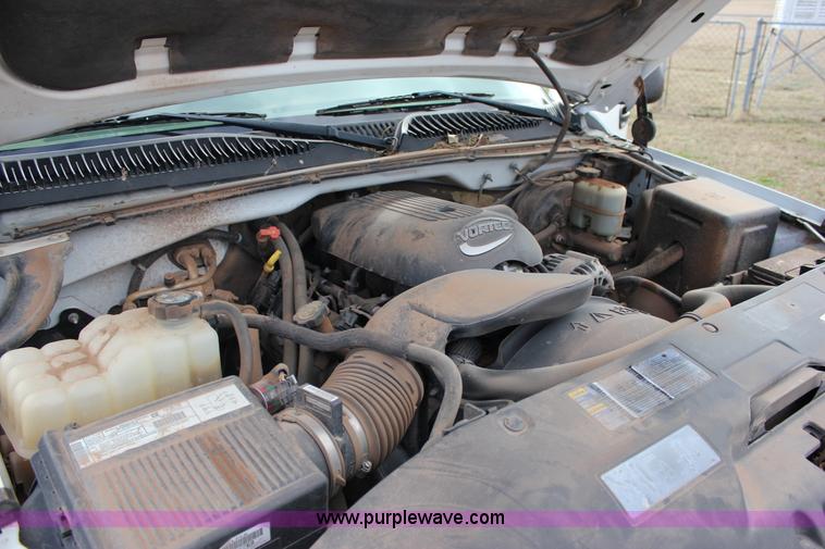 image for item J2330 2002 Chevrolet Silverado 1500 Ext. Cab pickup truck