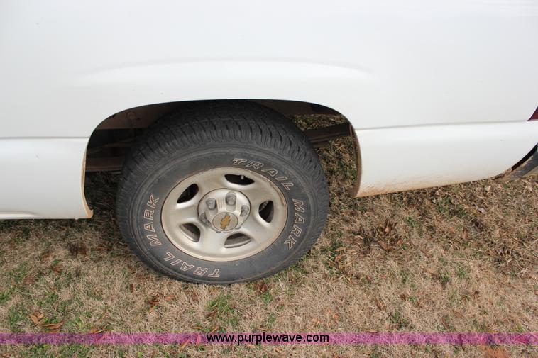 image for item J2330 2002 Chevrolet Silverado 1500 Ext. Cab pickup truck