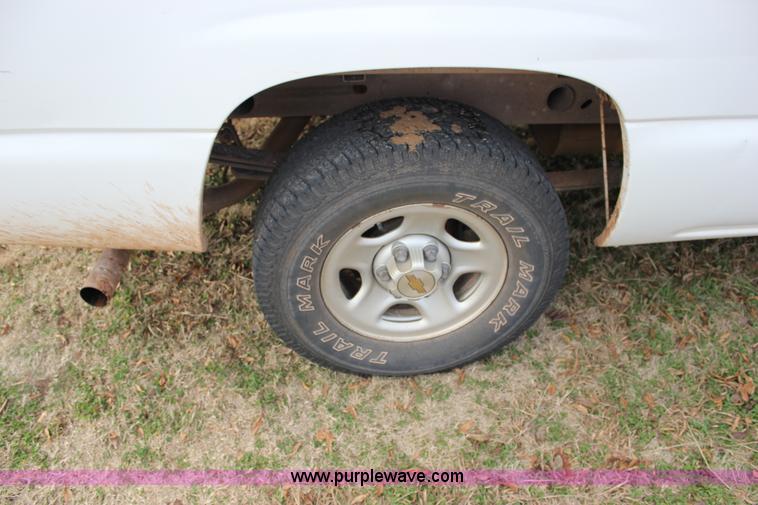 image for item J2330 2002 Chevrolet Silverado 1500 Ext. Cab pickup truck