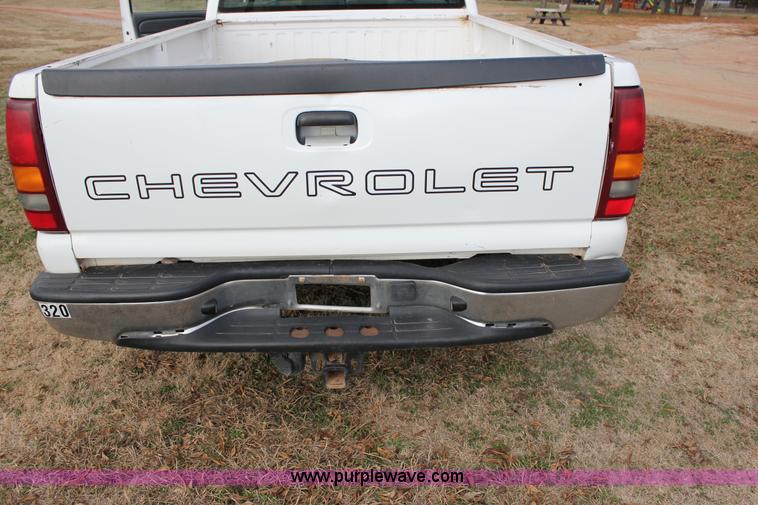 image for item J2330 2002 Chevrolet Silverado 1500 Ext. Cab pickup truck