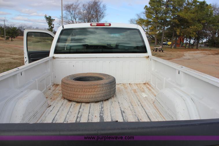 image for item J2330 2002 Chevrolet Silverado 1500 Ext. Cab pickup truck