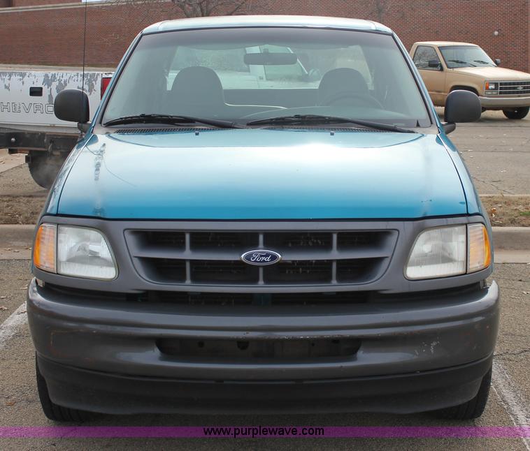 image for item J2332 1997 Ford F150 SuperCab pickup truck