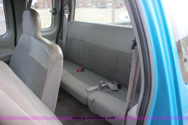 image for item J2332 1997 Ford F150 SuperCab pickup truck