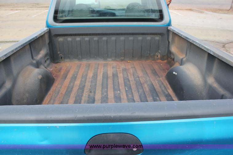 image for item J2332 1997 Ford F150 SuperCab pickup truck