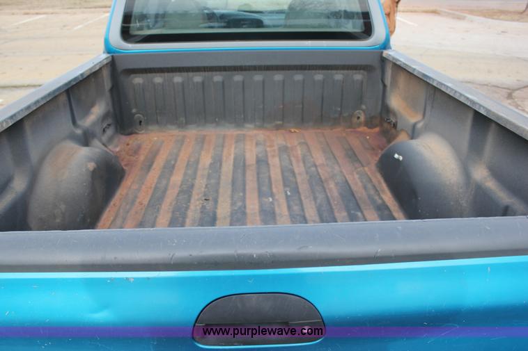 image for item J2332 1997 Ford F150 SuperCab pickup truck