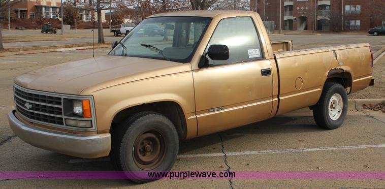 image for item J2333 1988 Chevrolet Silverado 1500 pickup truck