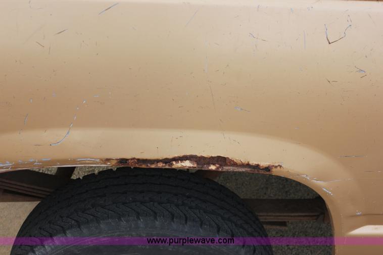 image for item J2333 1988 Chevrolet Silverado 1500 pickup truck