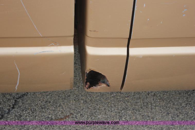 image for item J2333 1988 Chevrolet Silverado 1500 pickup truck