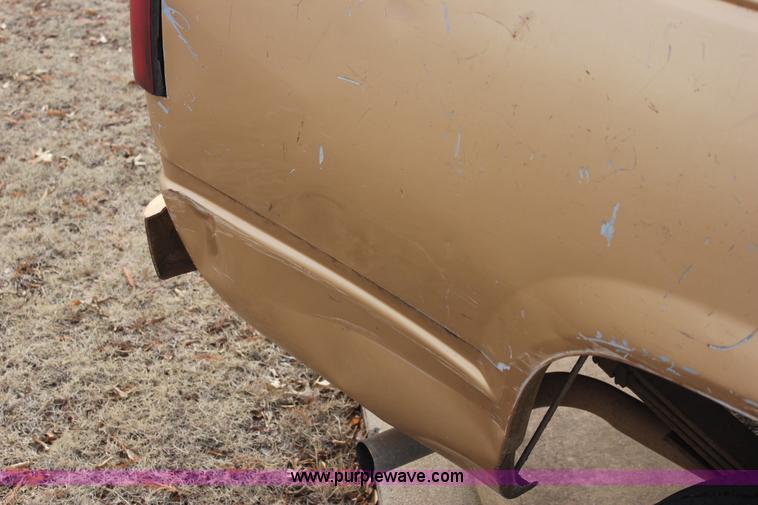 image for item J2333 1988 Chevrolet Silverado 1500 pickup truck