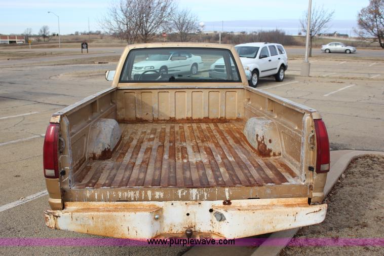 image for item J2333 1988 Chevrolet Silverado 1500 pickup truck