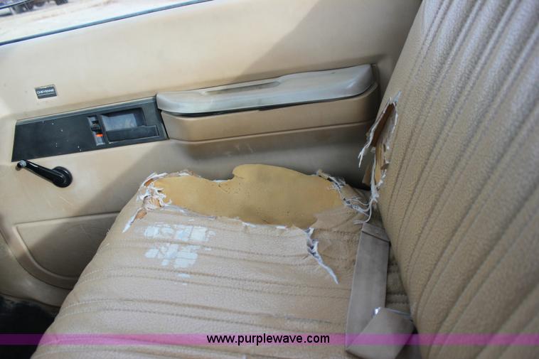 image for item J2333 1988 Chevrolet Silverado 1500 pickup truck