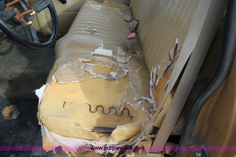 image for item J2333 1988 Chevrolet Silverado 1500 pickup truck