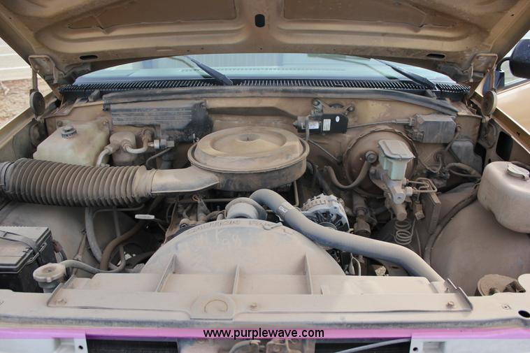 image for item J2333 1988 Chevrolet Silverado 1500 pickup truck