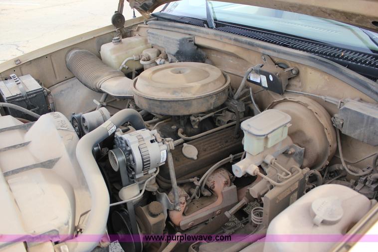 image for item J2333 1988 Chevrolet Silverado 1500 pickup truck