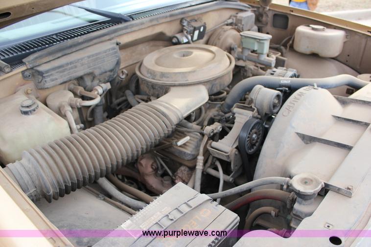 image for item J2333 1988 Chevrolet Silverado 1500 pickup truck