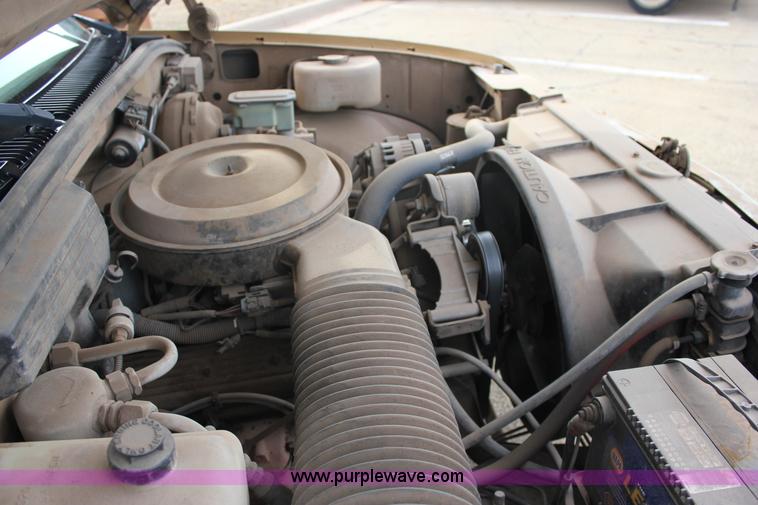 image for item J2333 1988 Chevrolet Silverado 1500 pickup truck