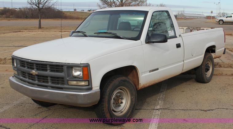 image for item J2334 1995 Chevrolet Silverado 2500 pickup truck