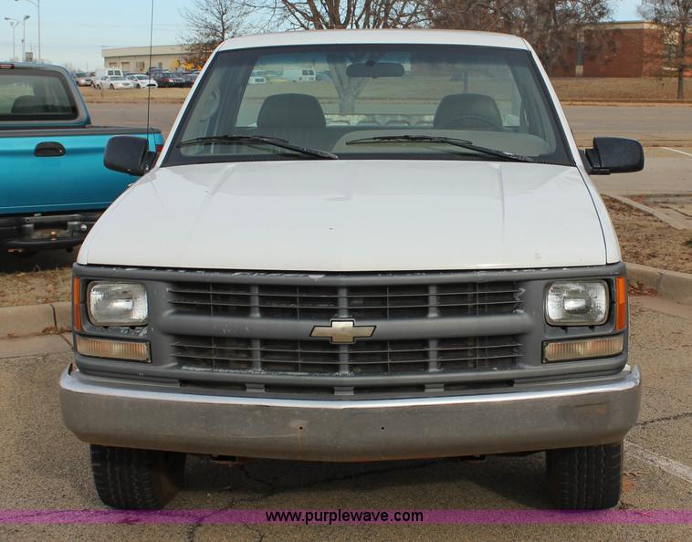 image for item J2334 1995 Chevrolet Silverado 2500 pickup truck