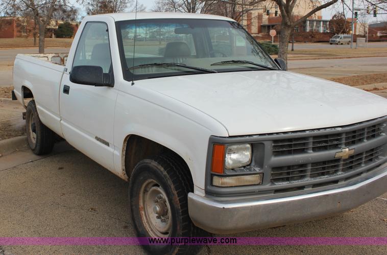 image for item J2334 1995 Chevrolet Silverado 2500 pickup truck