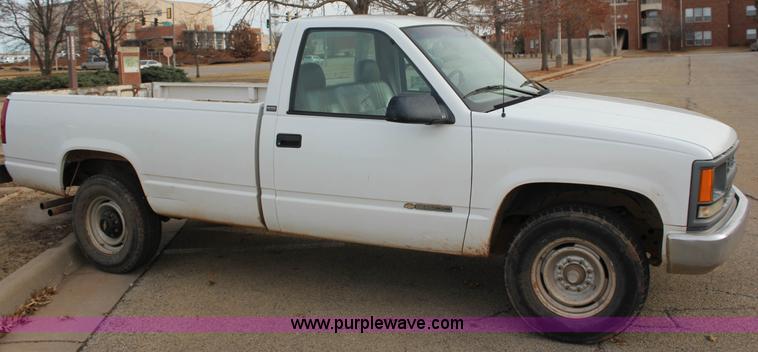 image for item J2334 1995 Chevrolet Silverado 2500 pickup truck