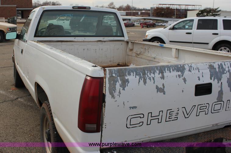 image for item J2334 1995 Chevrolet Silverado 2500 pickup truck