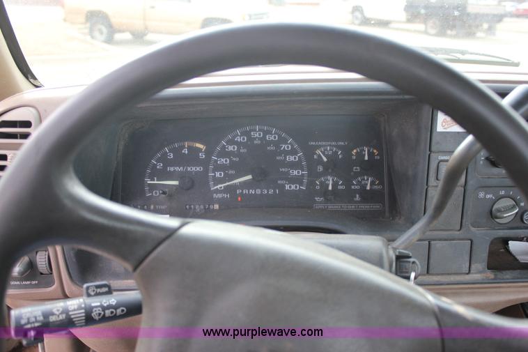 image for item J2334 1995 Chevrolet Silverado 2500 pickup truck