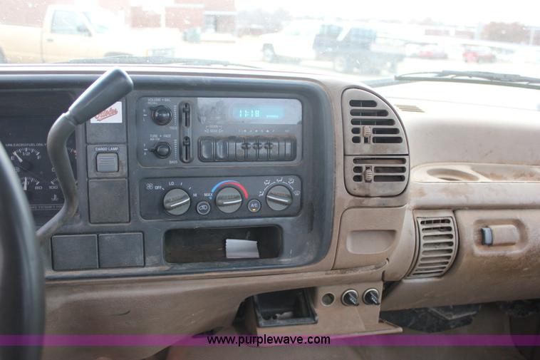 image for item J2334 1995 Chevrolet Silverado 2500 pickup truck