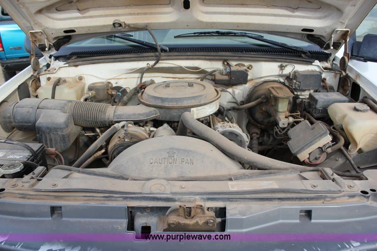 image for item J2334 1995 Chevrolet Silverado 2500 pickup truck