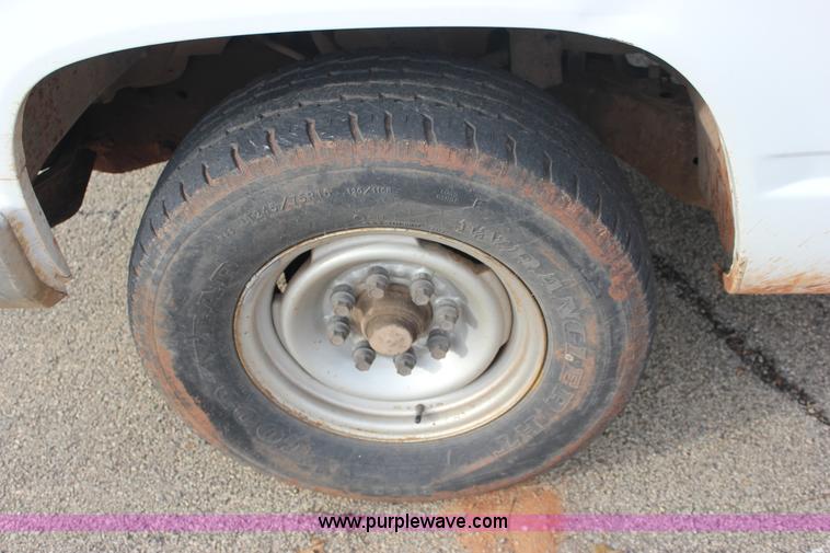 image for item J2334 1995 Chevrolet Silverado 2500 pickup truck
