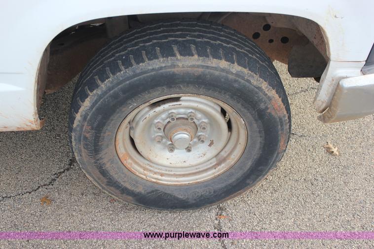 image for item J2334 1995 Chevrolet Silverado 2500 pickup truck