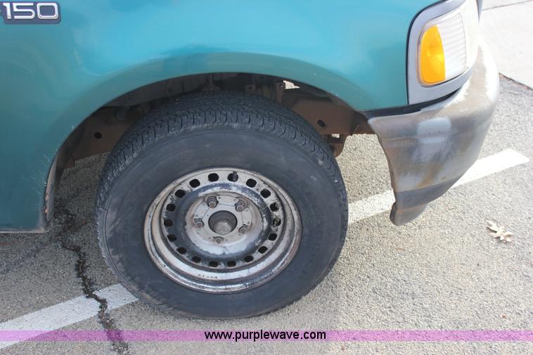 image for item J2335 1997 Ford F150 SuperCab pickup truck