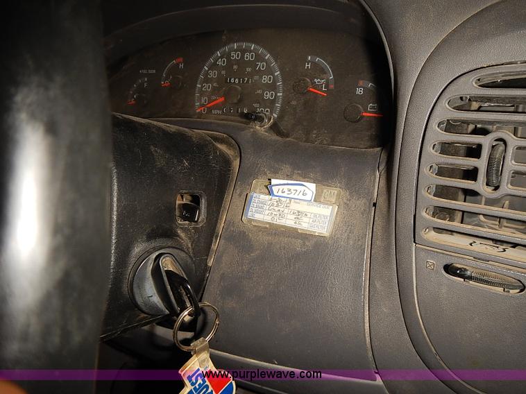 image for item J3076 1997 Ford F150 pickup truck