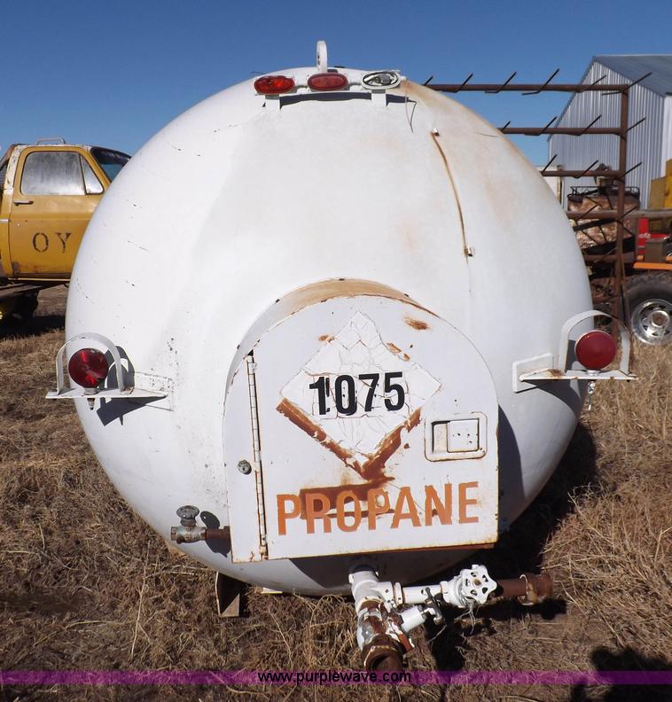 image for item K3119 Arrow Tank Inc. propane tank