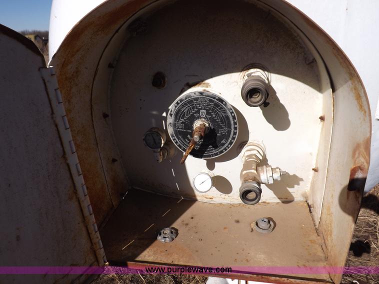 image for item K3119 Arrow Tank Inc. propane tank