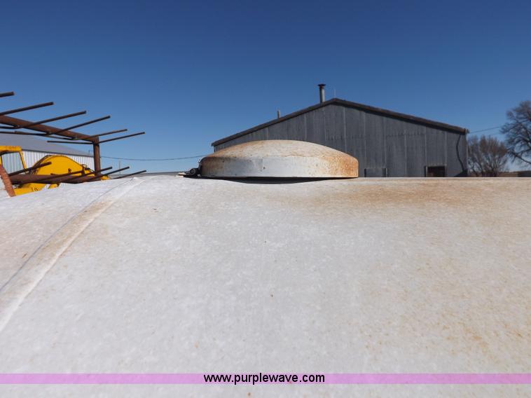 image for item K3119 Arrow Tank Inc. propane tank