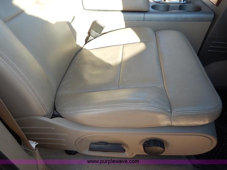 image for item K7294 2005 Ford F150 Lariat SuperCrew pickup truck