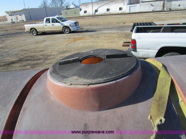 image for item BA9405 1,100 gallon poly tank