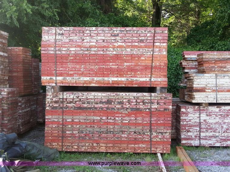 image for item D1389 Assorted Symons steel ply concrete forms