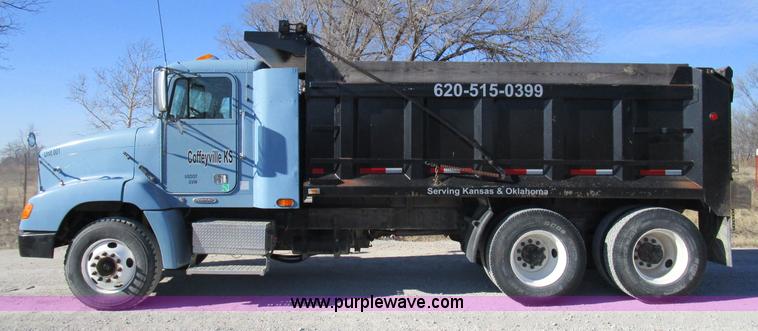 image for item D2253 1998 Freightliner FLD112 dump truck