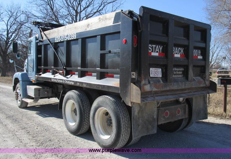 image for item D2253 1998 Freightliner FLD112 dump truck