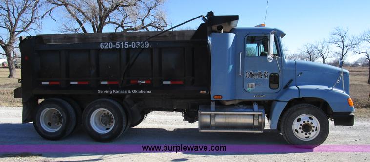 image for item D2253 1998 Freightliner FLD112 dump truck
