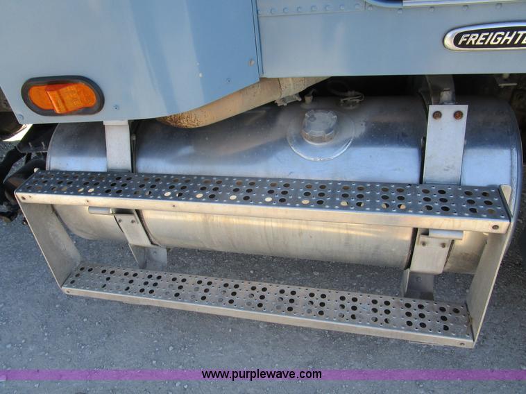 image for item D2253 1998 Freightliner FLD112 dump truck