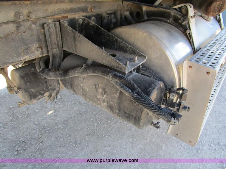 image for item D2253 1998 Freightliner FLD112 dump truck