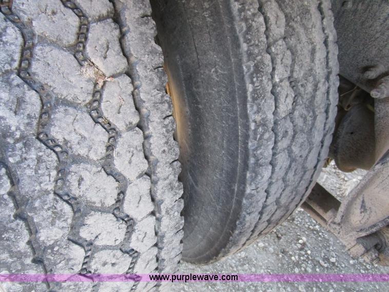 image for item D2253 1998 Freightliner FLD112 dump truck