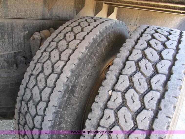 image for item D2253 1998 Freightliner FLD112 dump truck