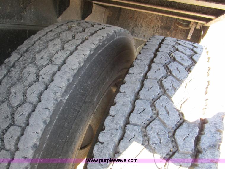 image for item D2253 1998 Freightliner FLD112 dump truck