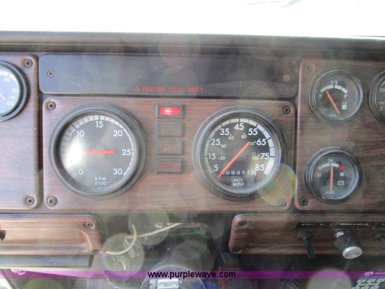 image for item D2253 1998 Freightliner FLD112 dump truck