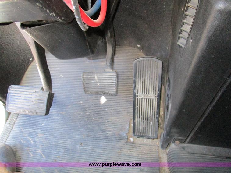 image for item D2253 1998 Freightliner FLD112 dump truck